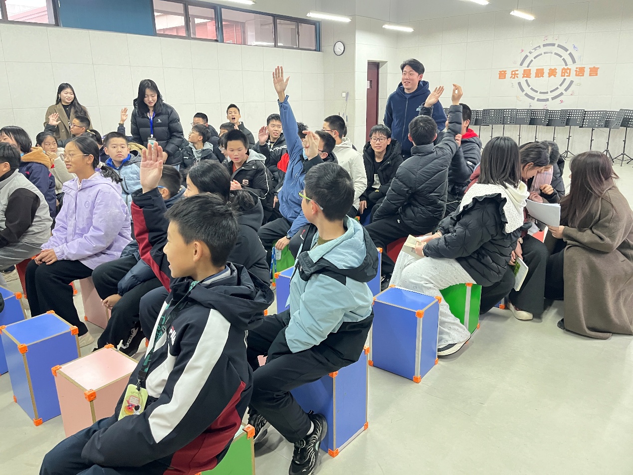 科技賦能成長 湖北二師22級(jí)實(shí)習(xí)生在光谷未來學(xué)校開展AI+電子樂器實(shí)踐營教育活動(dòng)策劃與咨詢